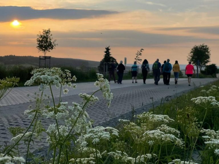 In den Sonnenuntergang hinein