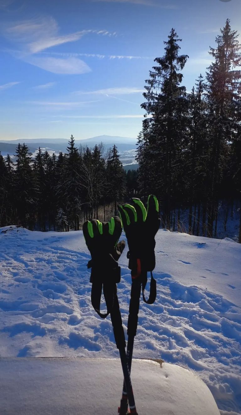 Frostiger Blick zum Fichtelberg